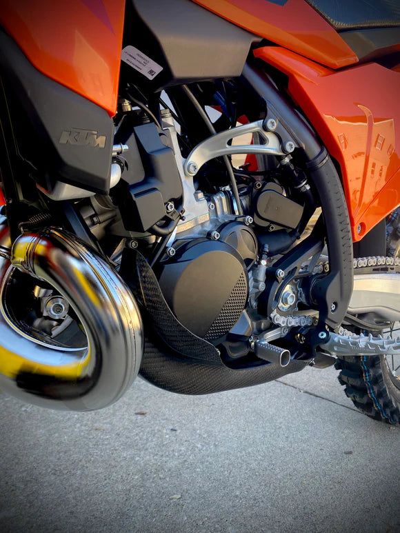 P3 CARBON - SKID PLATE - NO LINKAGE GUARD - 25-26 KTM 250/300 | HUSQ 250/300 | GASGAS 250/300