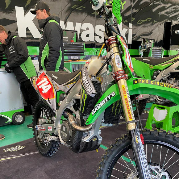 P3 CARBON - SKID PLATE - KAWASAKI KX450 F/X 19-23 / KX250 F/X/XC 21-24 / KX450SR 19-24