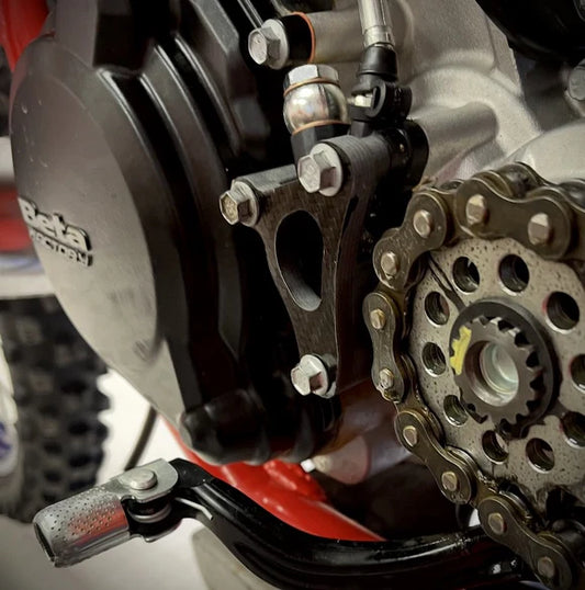 P3 CARBON - CLUTCH SLAVE CYLINDER GUARD – BETA RR/RS/RR-S/XTRAINER 05+