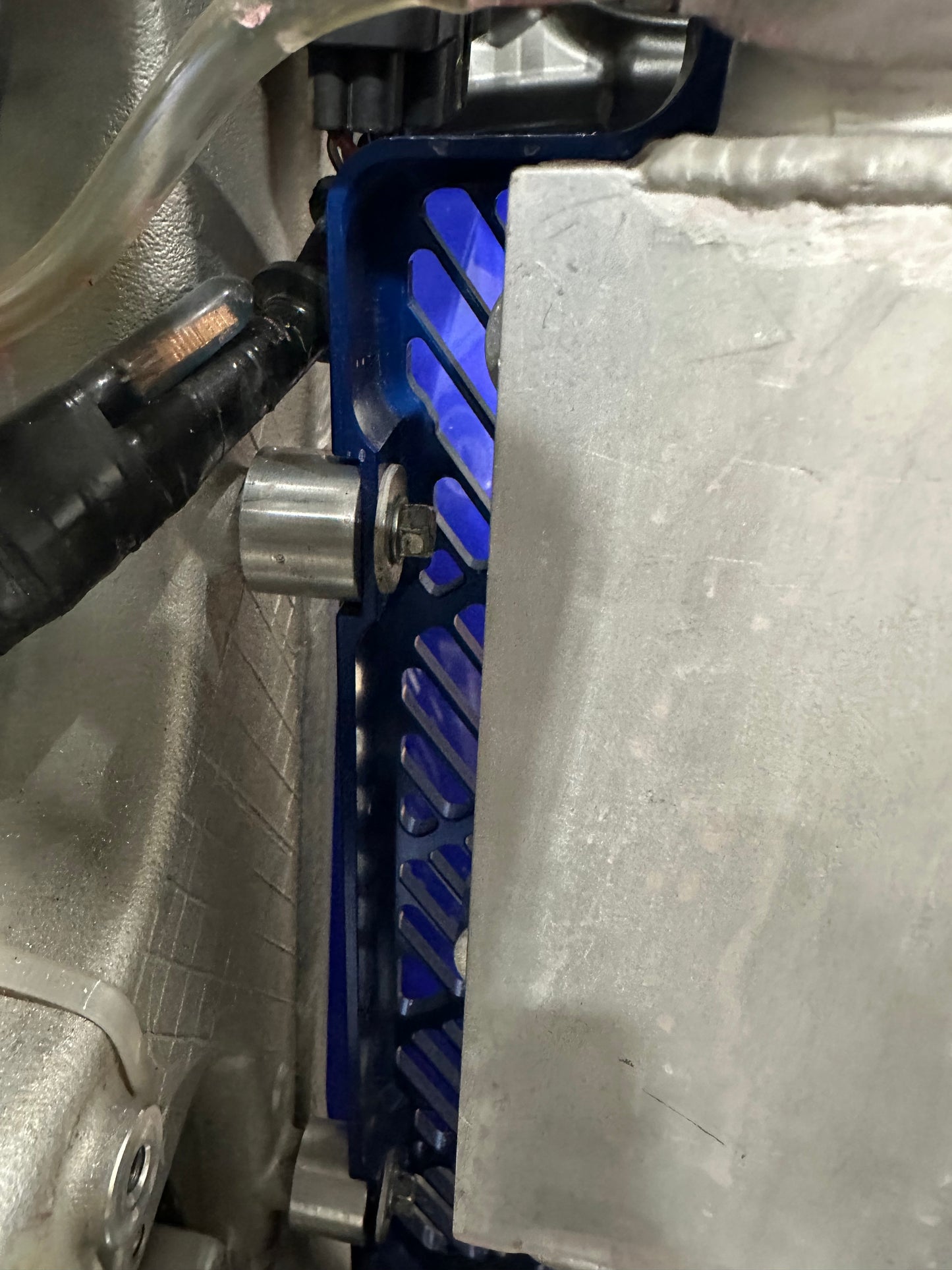 ASSAULT MOTO - M6 RADIATOR GUARD/TANK SPACER BUSHING