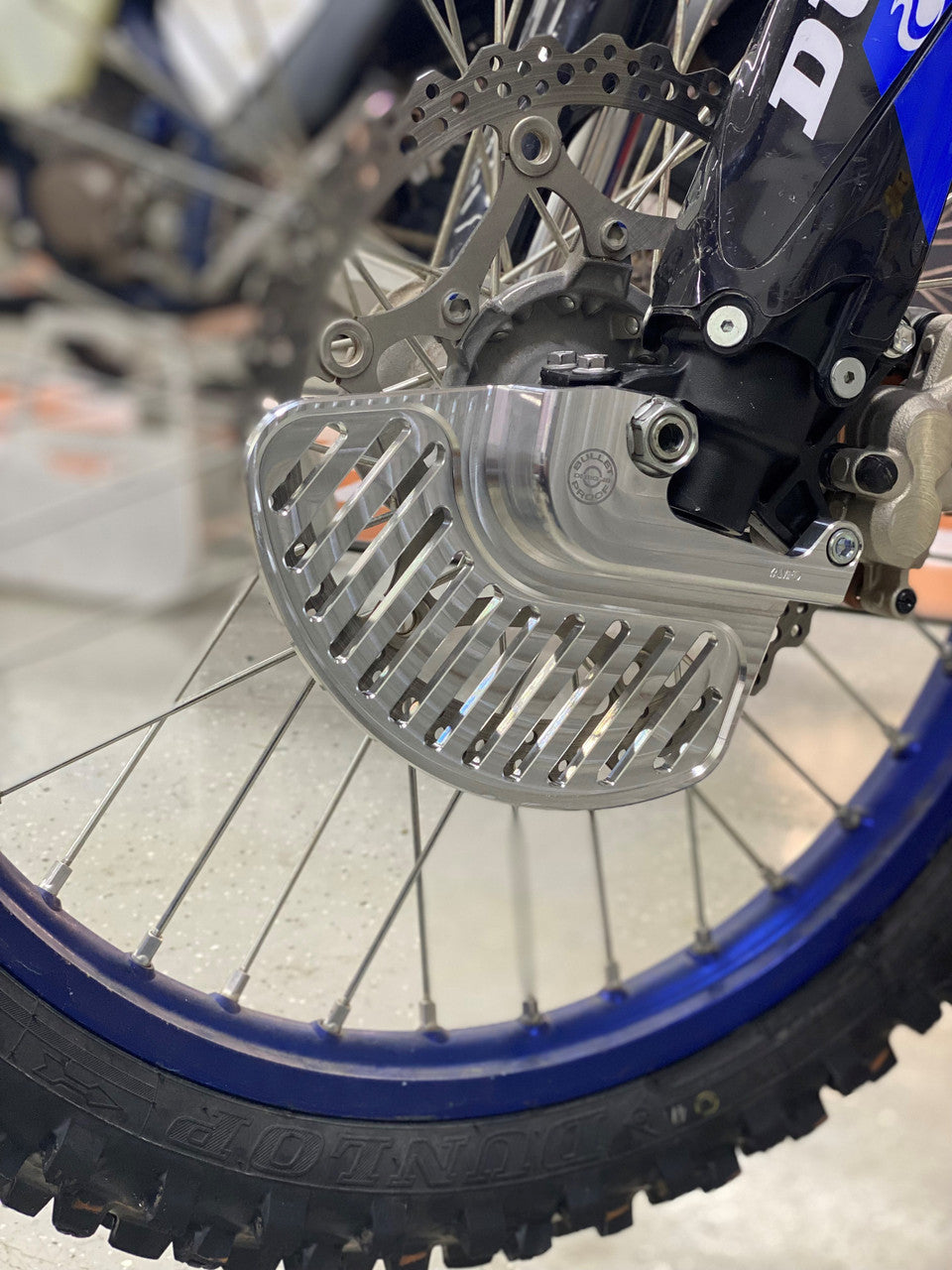 BULLETPROOF - FRONT DISC GUARD - YAMAHA 21+ YZ/YZX/YZFX/WR 125-450 / FANTIC 25+ XE 300