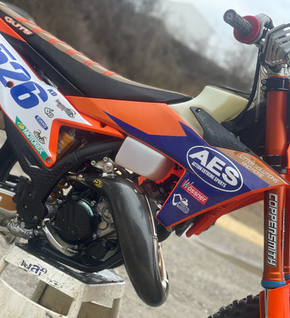P3 CARBON - PIPE GUARD - MAXCOVERAGE - STOCK PIPE - KTM 125 SX/XC 23-26 | HUSQVARNA TC125 23-26 | GASGAS MC125/150 24-26