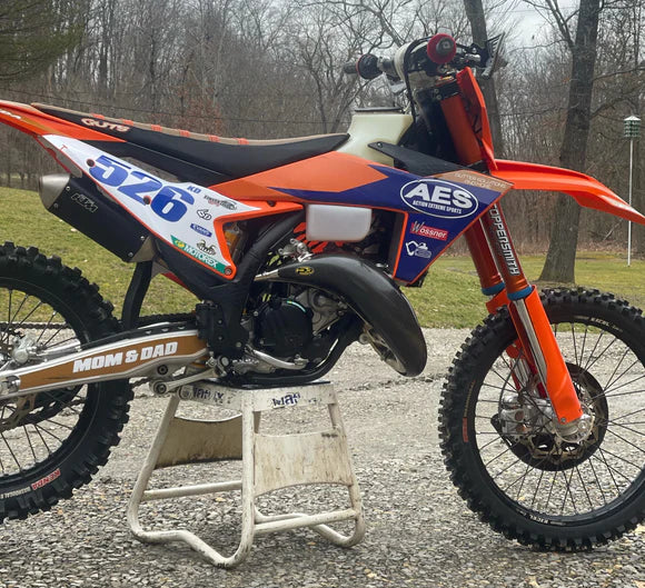 P3 CARBON - PIPE GUARD - MAXCOVERAGE - STOCK PIPE - KTM 125 SX/XC 23-26 | HUSQVARNA TC125 23-26 | GASGAS MC125/150 24-26