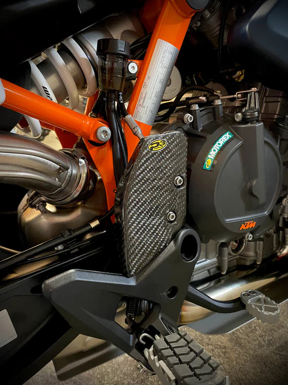 P3 CARBON - REAR BRAKE MASTER CYLINDER GUARD - KTM 790 & 890 (ALL MODELS) 19-26 | HUSQVARNA NORDEN 901 22-25