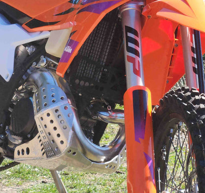 EMPEROR RACING - PIPE GUARD SKID PLATE - KTM 23-26 250-300 SX/XC/XC-W | HUSQVARNA 23-26 TC/TX/TE | GASGAS 24-26 MC/EC/EX