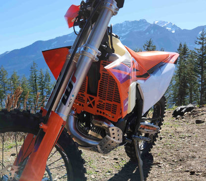 EMPEROR RACING - PIPE GUARD SKID PLATE - KTM 23-26 250-300 SX/XC/XC-W | HUSQVARNA 23-26 TC/TX/TE | GASGAS 24-26 MC/EC/EX