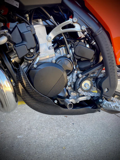 P3 CARBON - SKID PLATE - NO LINKAGE GUARD - 25-26 KTM 250/300 | HUSQ 250/300 | GASGAS 250/300