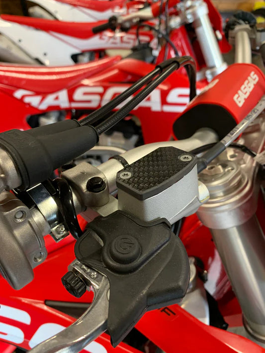 P3 CARBON - CLUTCH RESERVIOR CAPS - KTM/HUSQVARNA/GASGAS 17-26