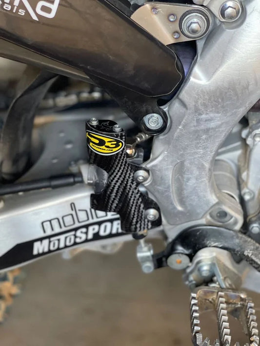 P3 CARBON - REAR MASTER CYLINDER GUARD - YAMAHA YZ250(F)(FX) / YZ450F(FX) / YZ125 / WR450F / WR250 F 06-26
