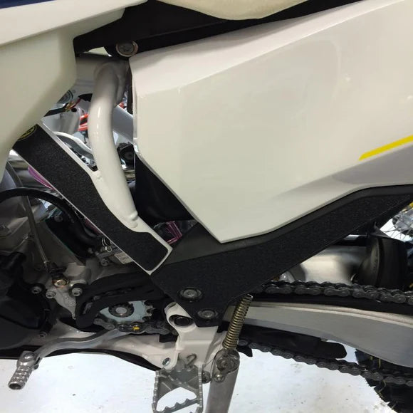 P3 CARBON - FRAME PROTECTOR - GRIP GUARD - HUSQVARNA 125-501 FC/TC 14-15 / FE/TE 14-16