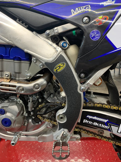 P3 CARBON - FRAME PROTECTOR - GRIP GUARD - YAMAHA / FANTIC YZ250F(X) 19-26 YZ450F(X) 18-26
