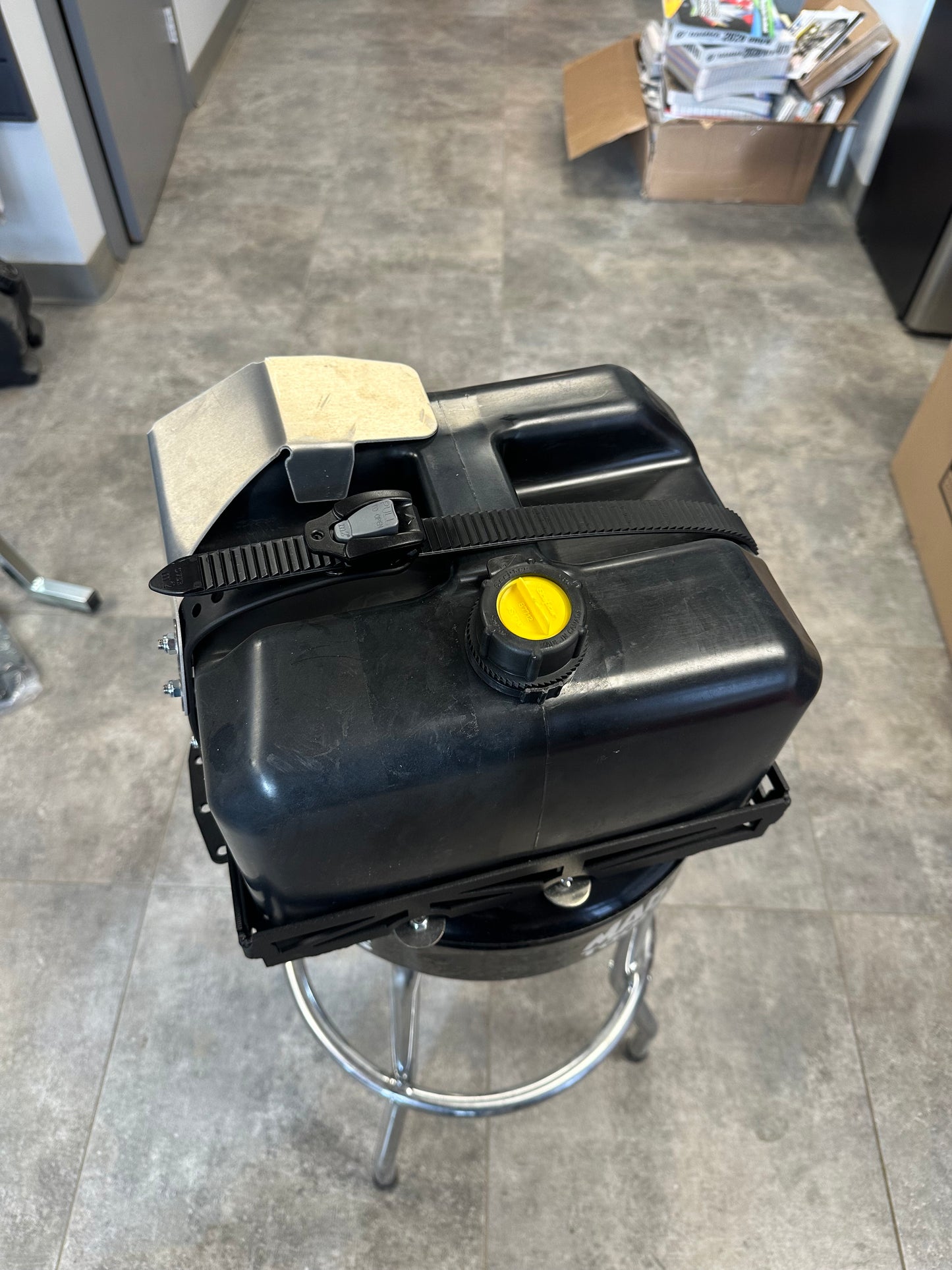 ASSAULT - MOUNTAIN ADDICTION UTILITY CAN MOUNTING RACK - SNOWBIKE