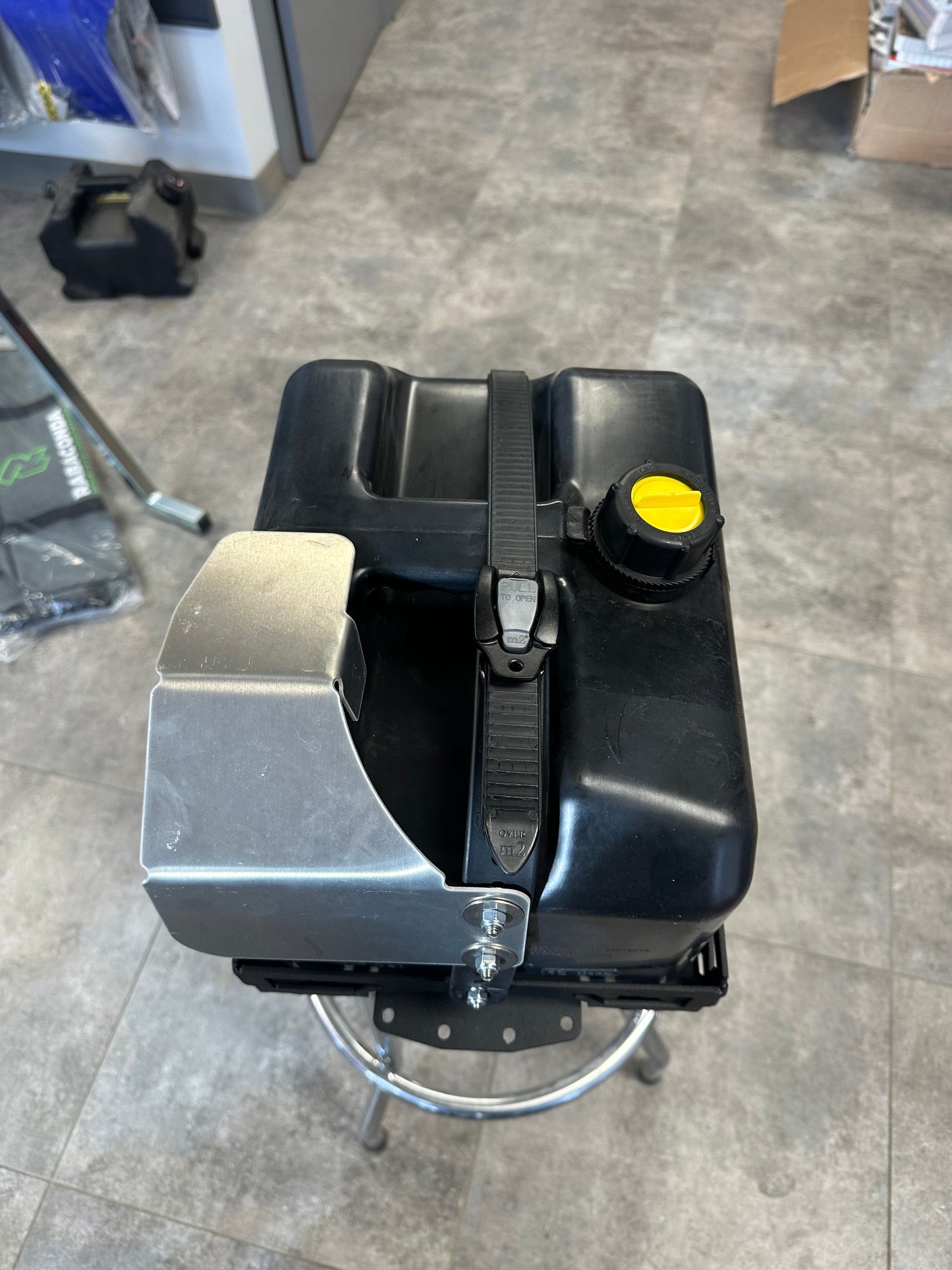 ASSAULT - MOUNTAIN ADDICTION UTILITY CAN MOUNTING RACK - SNOWBIKE