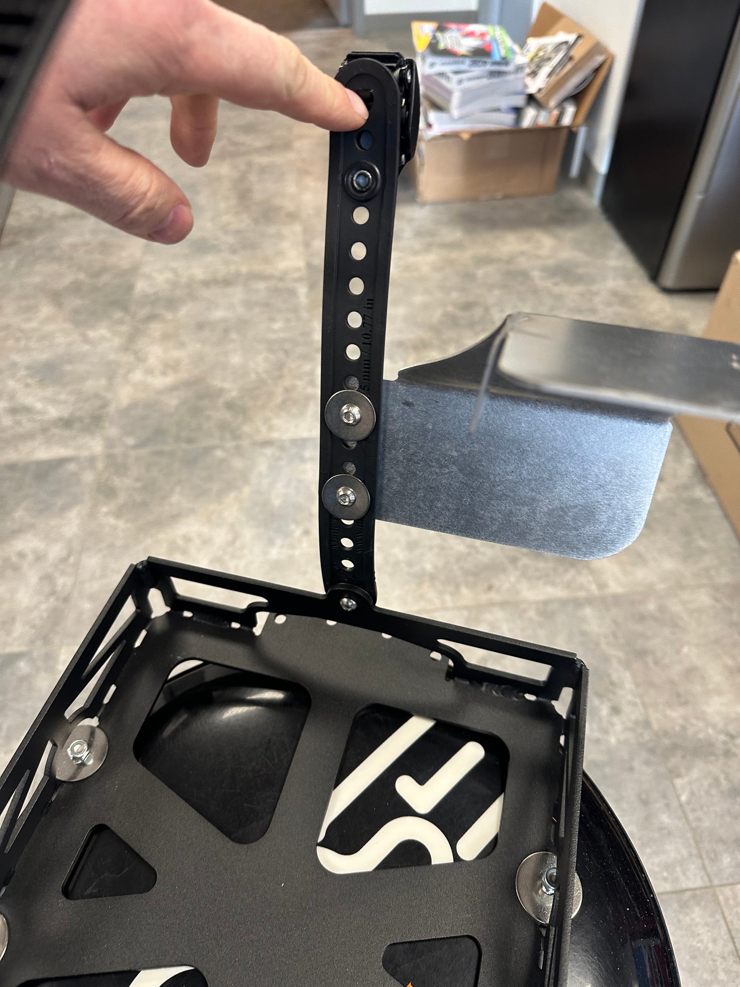 ASSAULT - MOUNTAIN ADDICTION UTILITY CAN MOUNTING RACK - SNOWBIKE