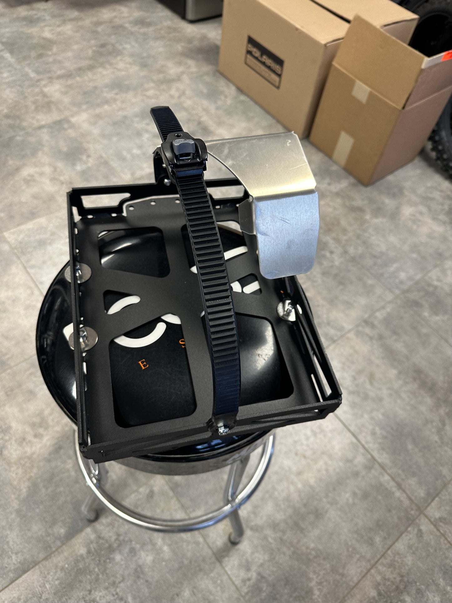 ASSAULT - MOUNTAIN ADDICTION UTILITY CAN MOUNTING RACK - SNOWBIKE